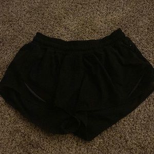 black lulu shorts 2.5 hotty hot